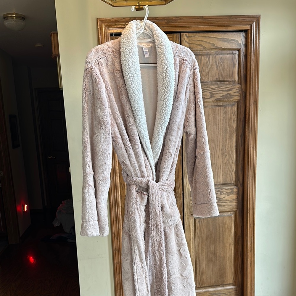 Stars Above Pink Robe - Picture 6 of 10